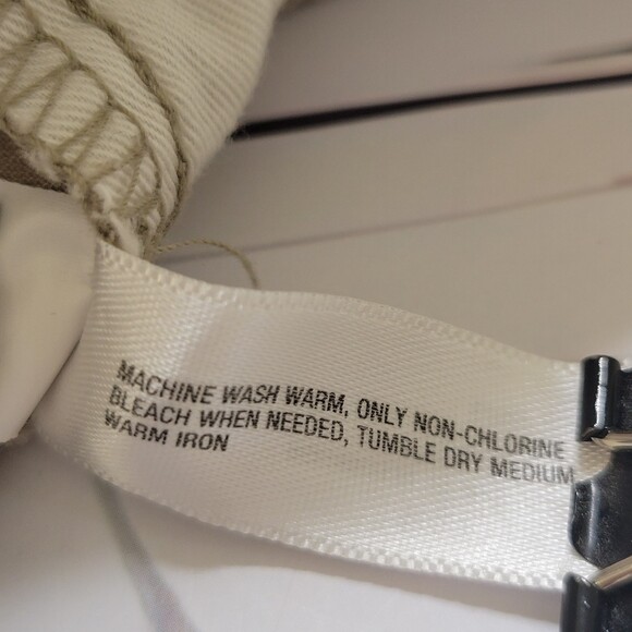 Gap khaki bermuda shorts flat front side stripe size 00 - Picture 15 of 16